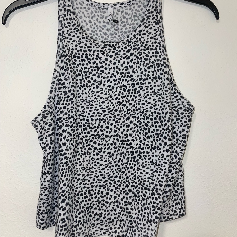 cute comfy flowy tank top. size small